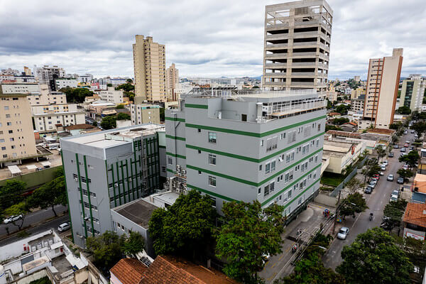 Hospital são Camilo/  Rua Pouso Alegre 1771, Horto/ pintura da fachada com uso de tinta emborrachada emborrachada.